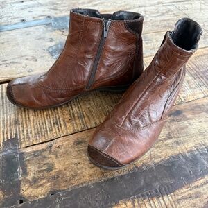 Paul Green boots,distressed brown.